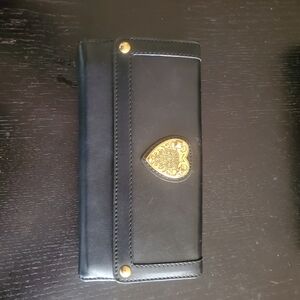 Gucci Elegant Black Wallet with Gold Accents